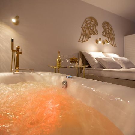Apartament Gold Sauna&Jacuzzi Kolobrzeg Luaran gambar