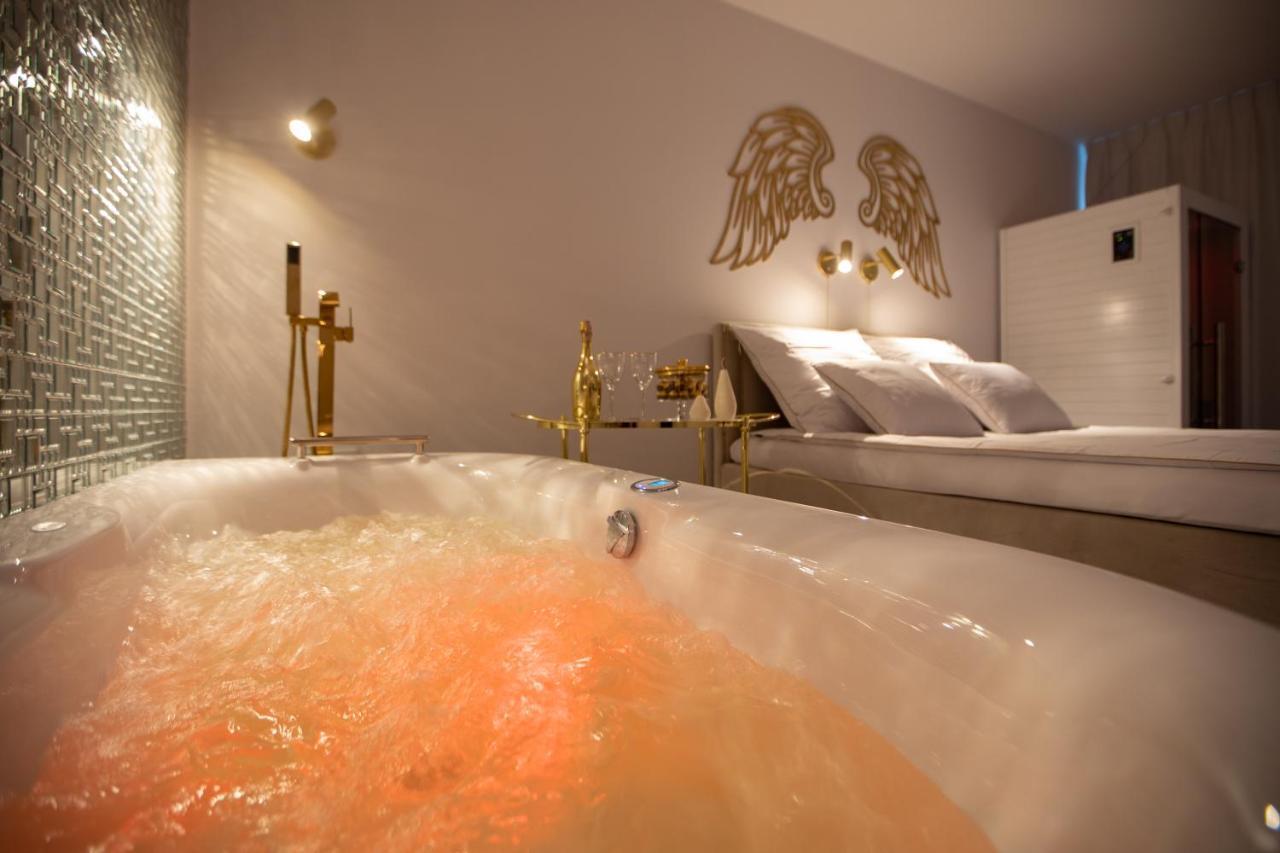 Apartament Gold Sauna&Jacuzzi Kolobrzeg Luaran gambar